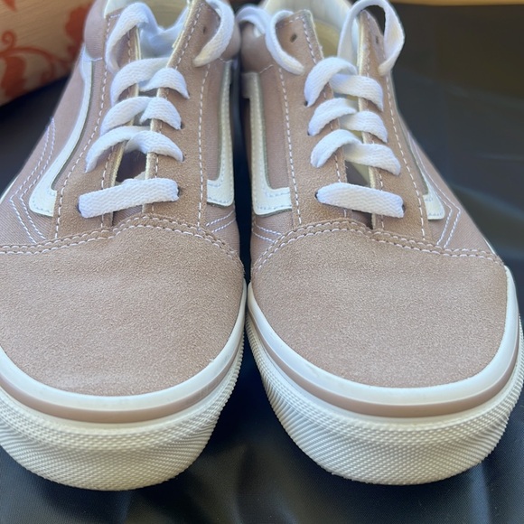 VANS - Picture 4 of 5